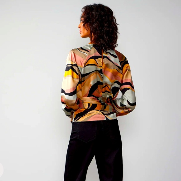 Abstract Print Top - Picture 4 of 6